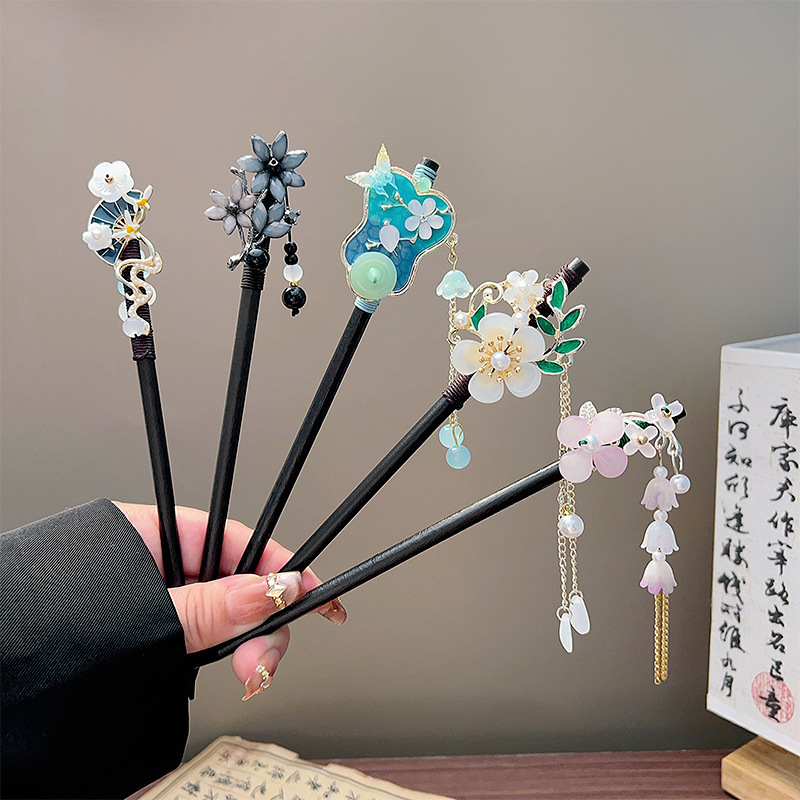 Classic Tassel Hair Stick Blac - đánh giá và giá Vintage Collectible Item